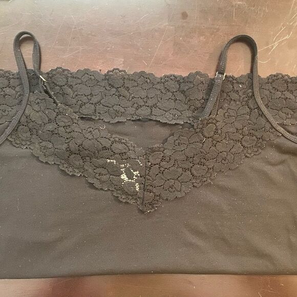 White House Black Market sz. M black wide lace trim Camisole w/adjustable straps - Picture 10 of 12